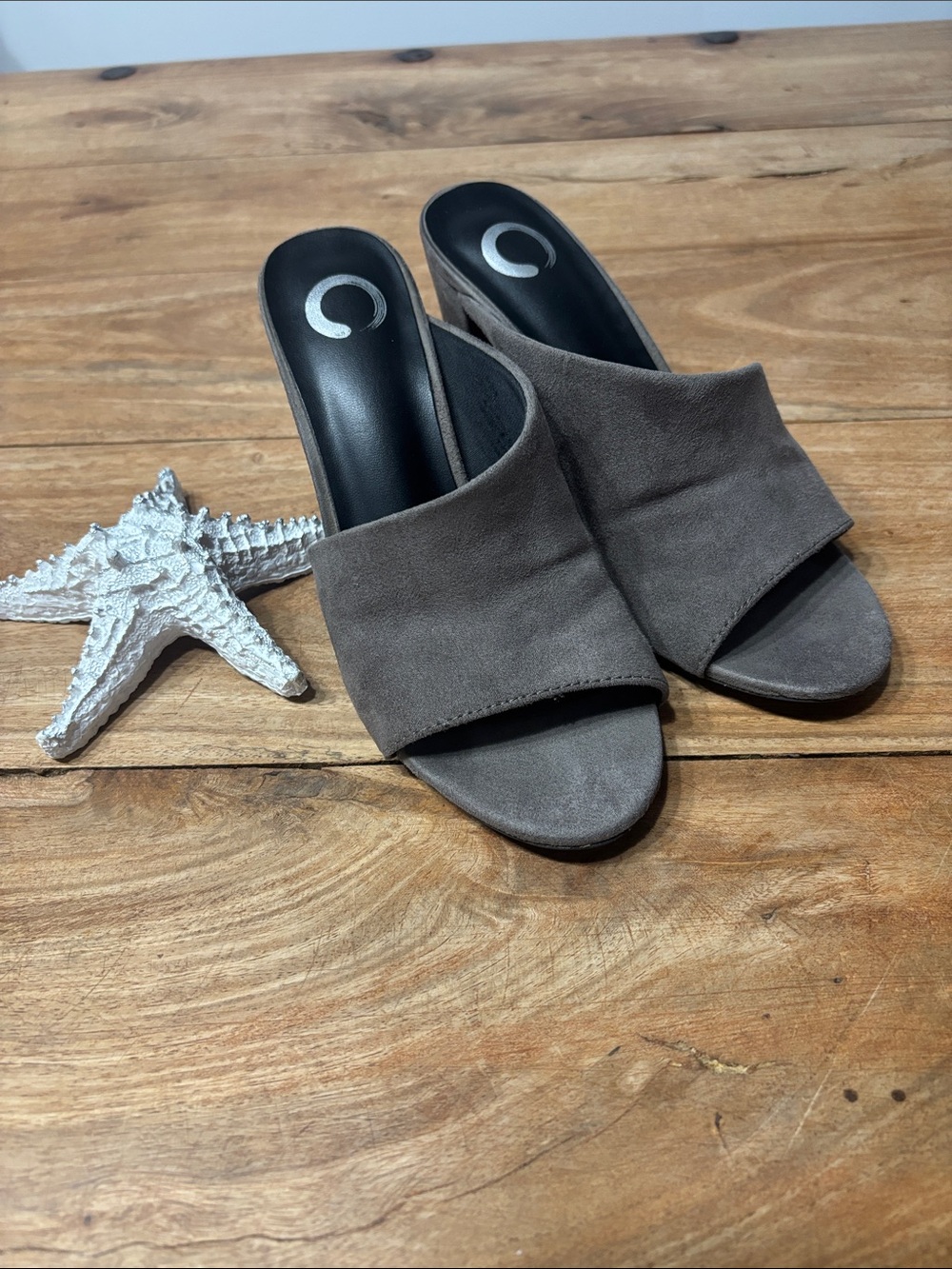 Journee Collection Gray Suede Open-Toe Slide Mules Size 5.5